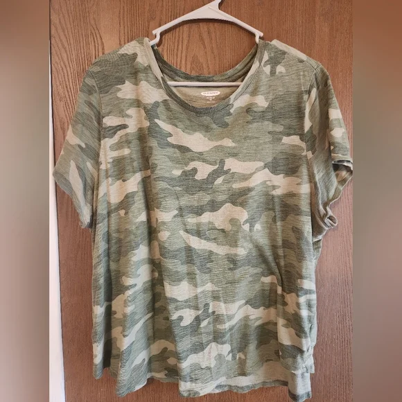Old Navy Green Camouflage Tee - Picture 1 of 3